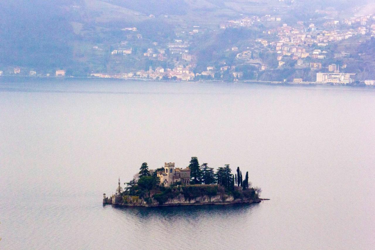 Magic On The Lake - Panoramic Marone Rom bilde